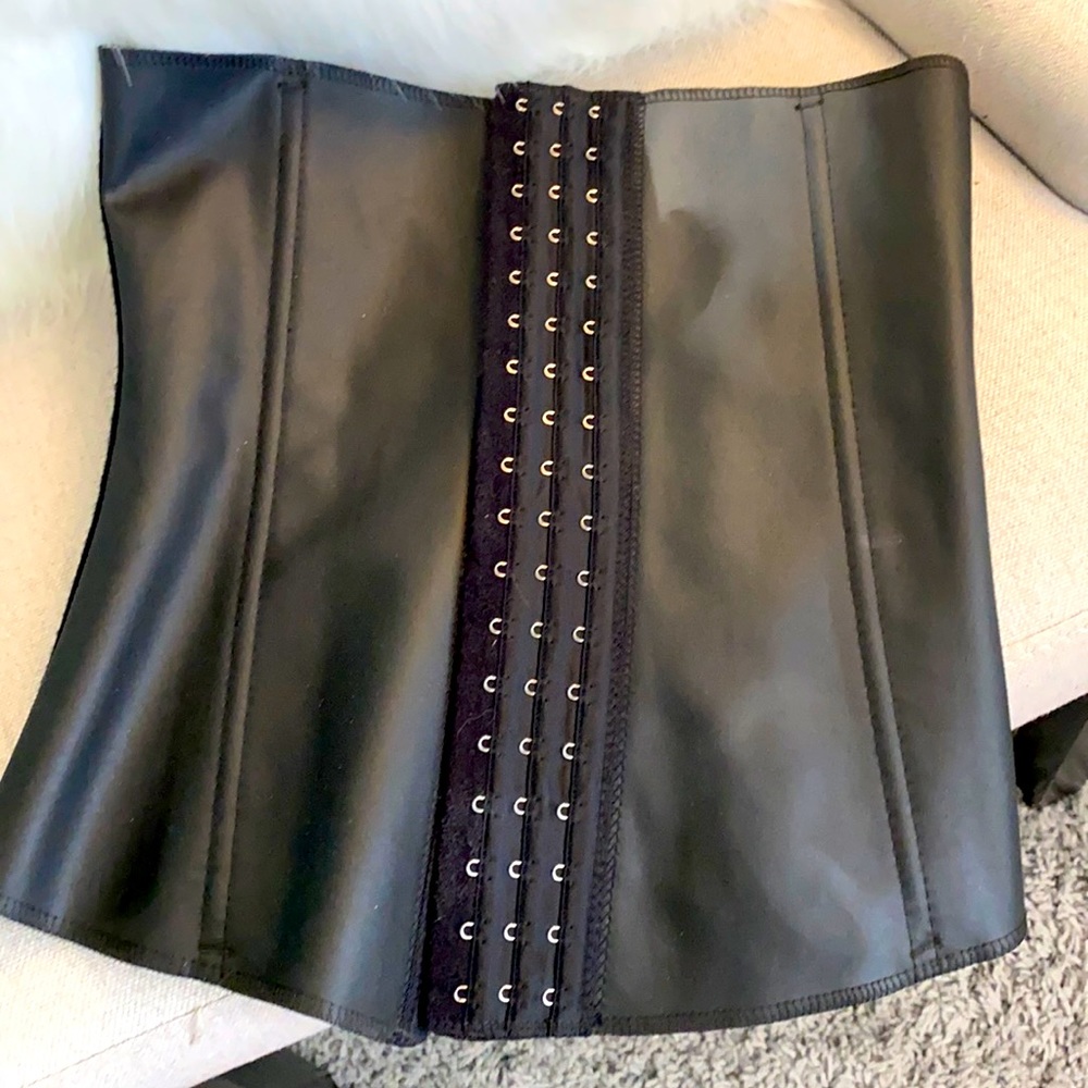Waist trainer